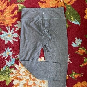 Lululemon gray cropped leggings size 6